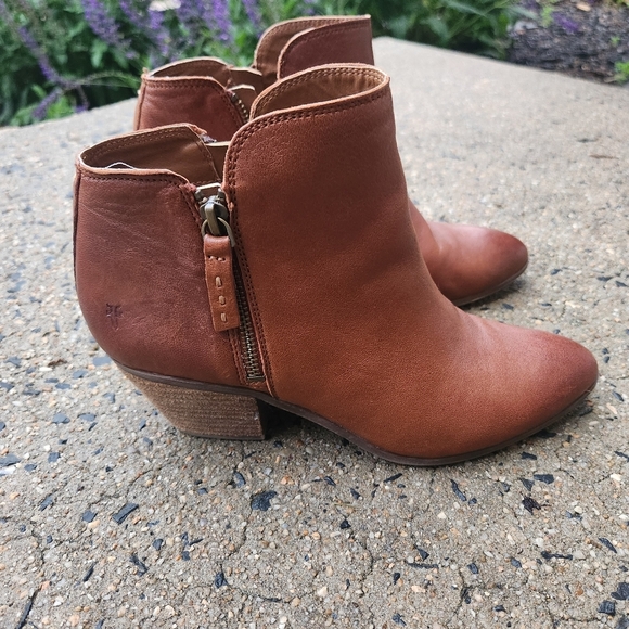 Frye Shoes - FRYE  Women’s Leather Cognac Brown Judith Double Zip Casual Ankle Booties